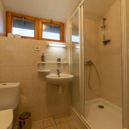 Eli Guest house *